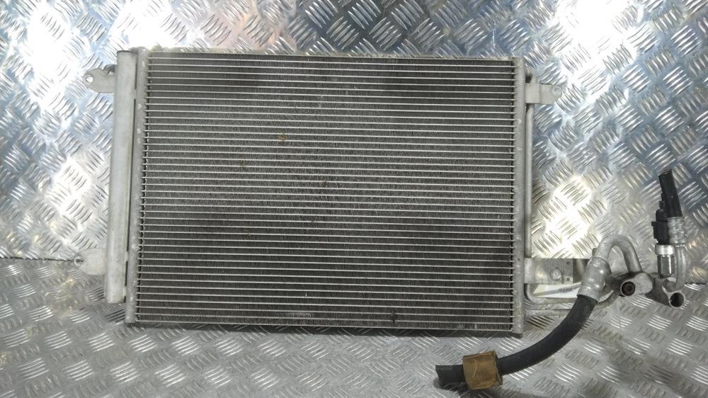 радиатор кондиционера Volkswagen Golf 7 поколение 2012, цвет, 1K0820411N - фото №1