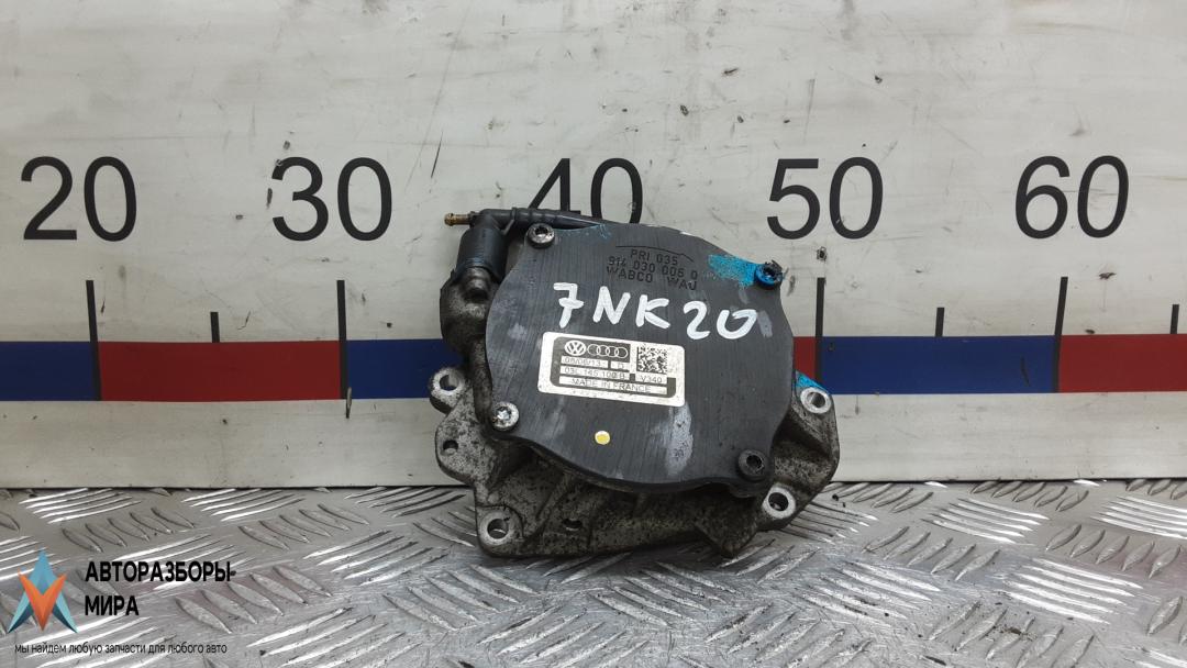 насос вакуумный Skoda Rapid 1 поколение 2014, 1.6 л., дизель, МКПП, хетчбэк 5 дв., 03L145100G - фото №1