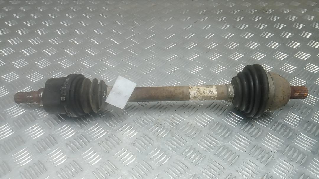 полуось передняя левая (приводной вал, ШРУС) Ford Focus 2 поколение 2005, 1.4 л., бензин, МКПП, хетчбэк 5 дв. - фото №1