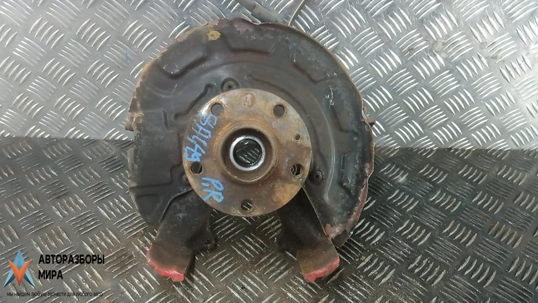 ступица передняя правая Skoda Octavia 3 поколение (A7) 2014, 1.6 л., дизель, МКПП, универсал, 8V0498625B, 5Q0407256N - фото №1