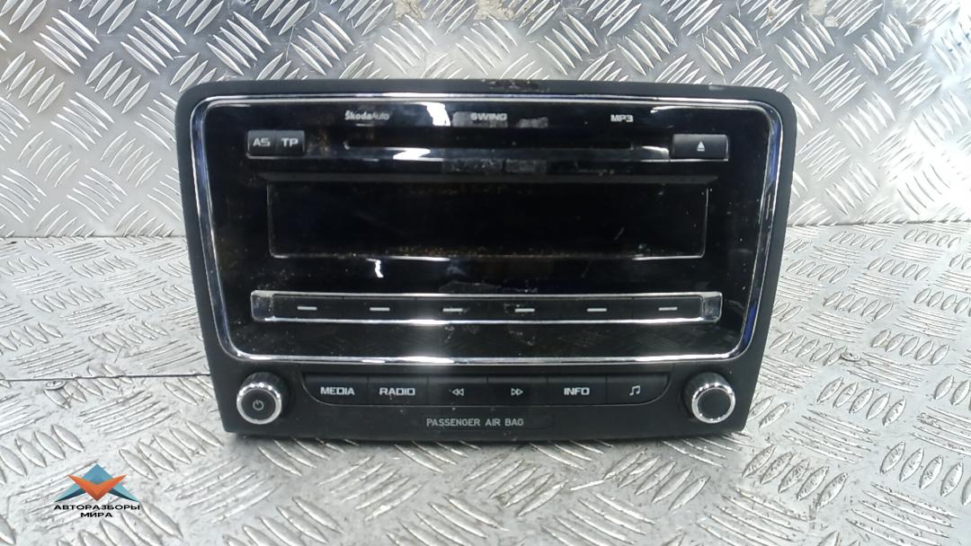 магнитола Skoda Superb 2 поколение 2010, 2.0 л., дизель, МКПП, хетчбэк 5 дв., 3T0035161, 3T0035161B - фото №1