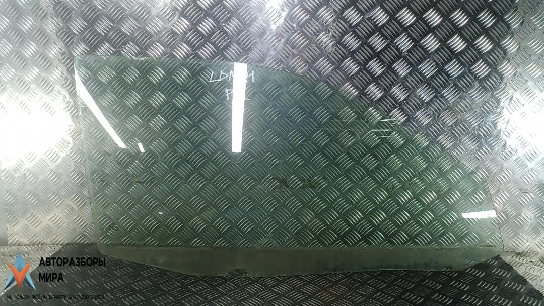 стекло двери передней правой Volkswagen Golf 4 поколение 2002, 1.4 л., бензин, МКПП, хетчбэк 5 дв., 1J3845202G - фото №1