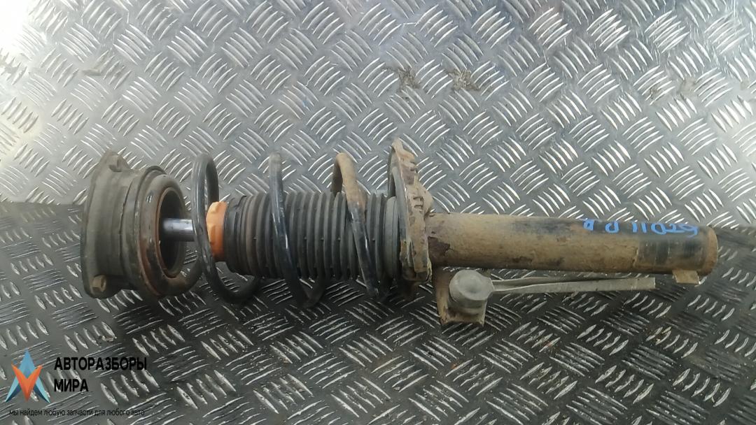 Стойка Skoda Octavia 3 поколение (A7) 2014, 1.6 л., дизель, МКПП, хетчбэк 5 дв., 5Q0413023FJ, 5Q0411105GJ - фото №1