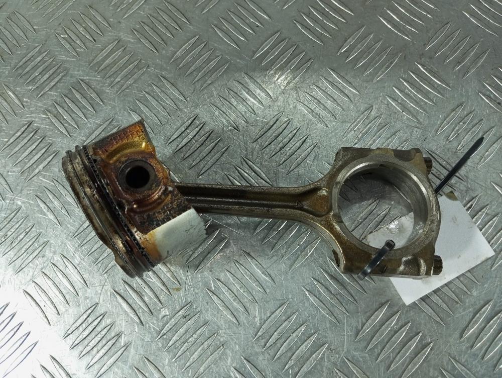 поршень Mazda 3 BL 2008, цвет - фото №1