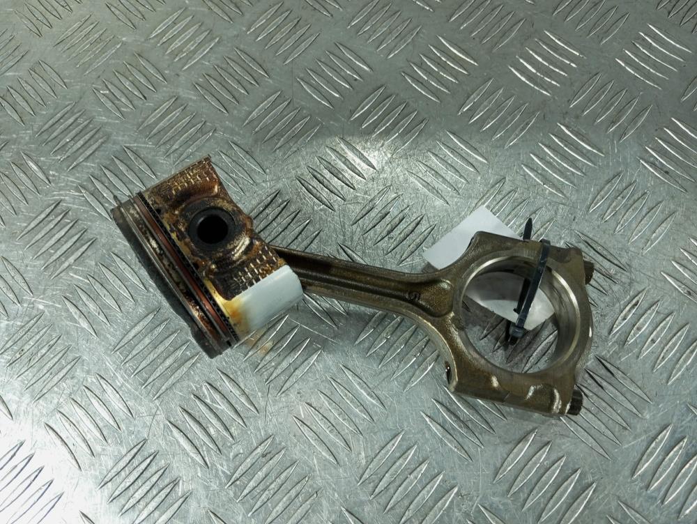 поршень Mazda 3 BL 2008, цвет - фото №1