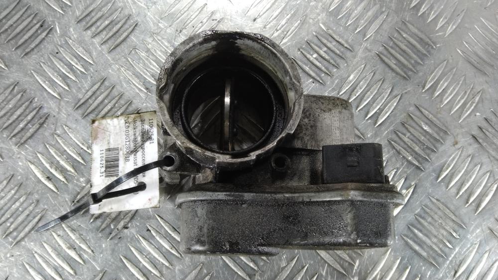 заслонка дроссельная Volkswagen Passat B6 2008, цвет, 03G128063B - фото №1