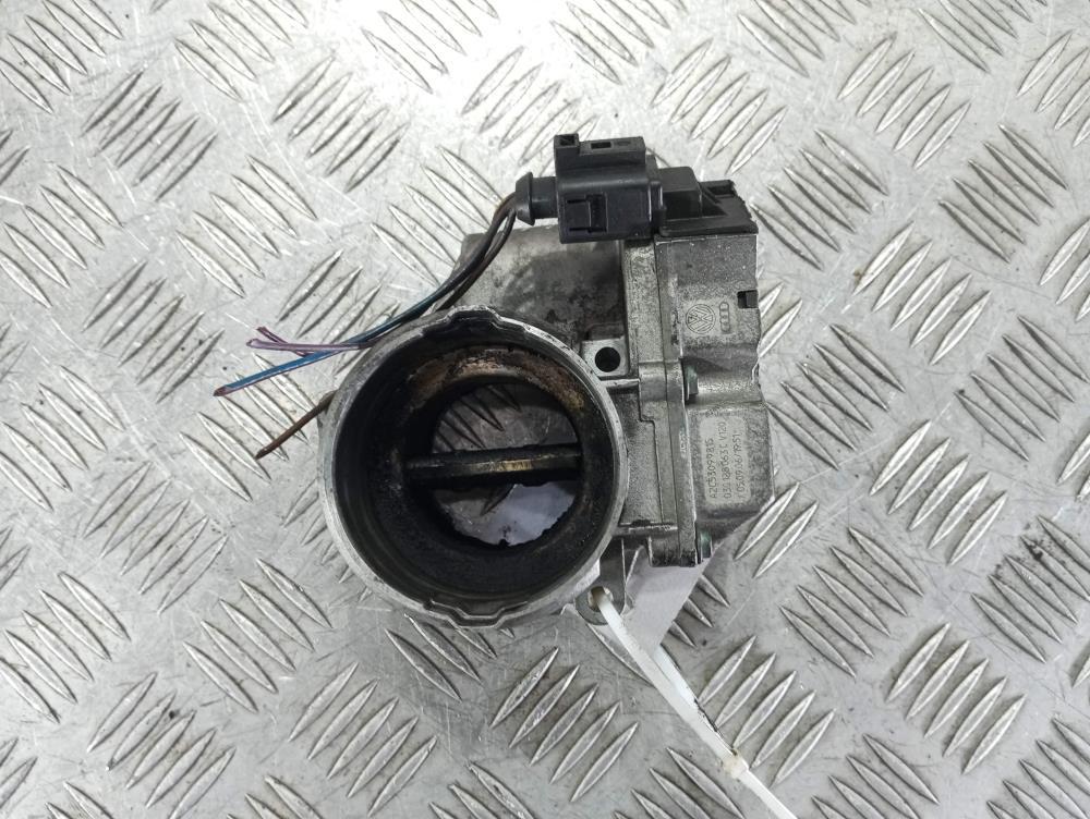 заслонка дроссельная Volkswagen Golf 5 поколение 2007, цвет, 03G128063C - фото №1