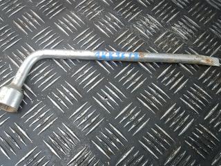 ключ колесный (балонный) Toyota Corolla 9 поколение (E120/E130) [рестайлинг] 2005, 1.6 л., бензин, МКПП, хетчбэк 5 дв.