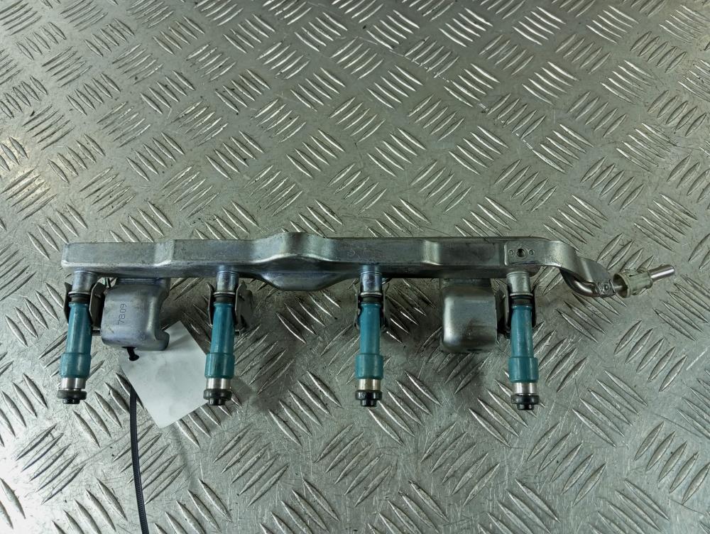 топливная рампа Mazda 3 BL 2008, цвет - фото №1