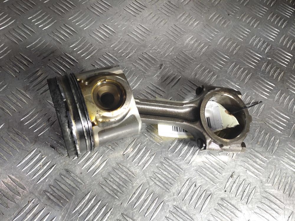 поршень Hyundai H-1 Grand Starex 2011, цвет - фото №1