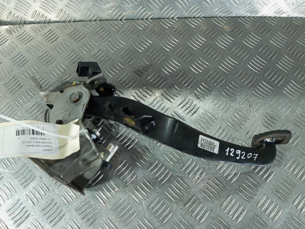 педаль сцепления Hyundai ix35 1 поколение 2012, цвет, 32802-2S050 - фото №1