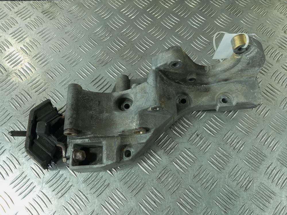 кронштейн компрессора кондиционера Renault Megane 1 поколение 1998, цвет, 7700272975 - фото №1