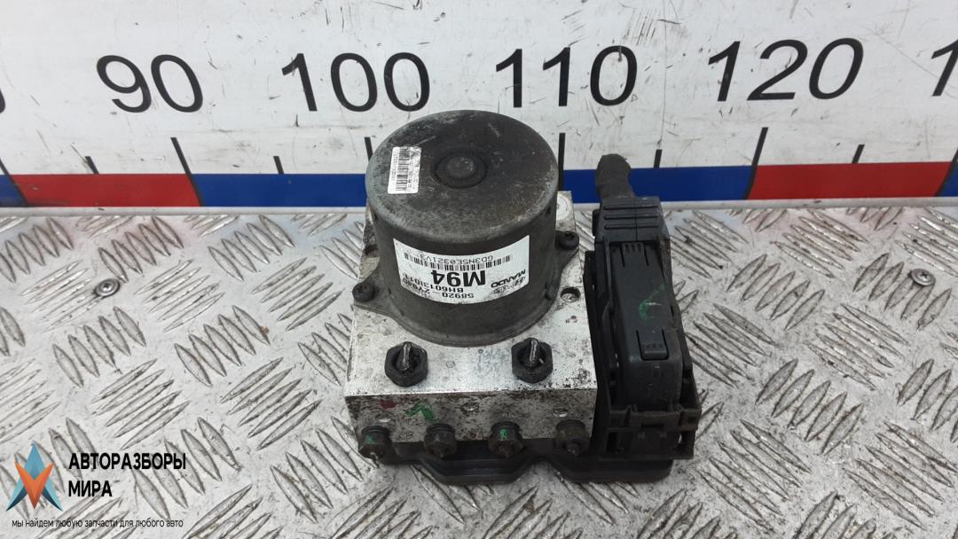 блок ABS Hyundai ix35 1 поколение 2011, 1.7 л., дизель, МКПП, внедорожник 5 дв., 589202Y940 - фото №1