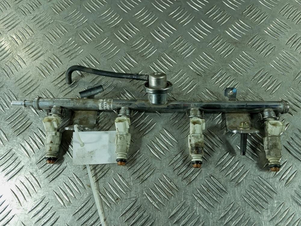 топливная рампа Mazda 6 GG 2003, цвет, L36113150 - фото №1