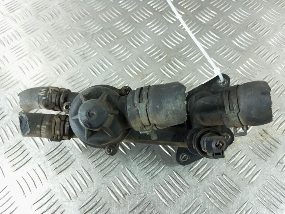 корпус термостата Volkswagen Polo 4 поколение 2003, цвет, 03C12111B - фото №1