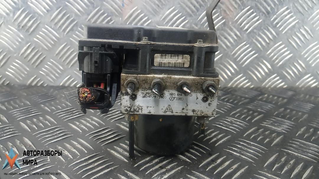 блок ABS Skoda Fabia 2 поколение (5J) 2008, 1.2 л., 12V, бензин, МКПП, универсал, 6R0614117D - фото №1