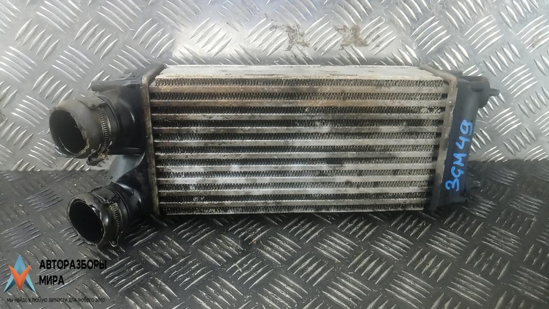 радиатор интеркулера Citroen C4 1 поколение 2006, 1.6 л., дизель, МКПП, хетчбэк 5 дв. - фото №1