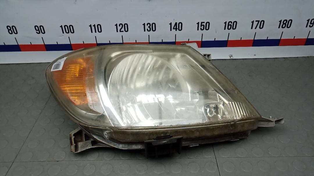 фара правая Toyota Hilux 7 поколение 2005, 3.0 л., дизель, МКПП, внедорожник 5 дв., 811100K011 - фото №1