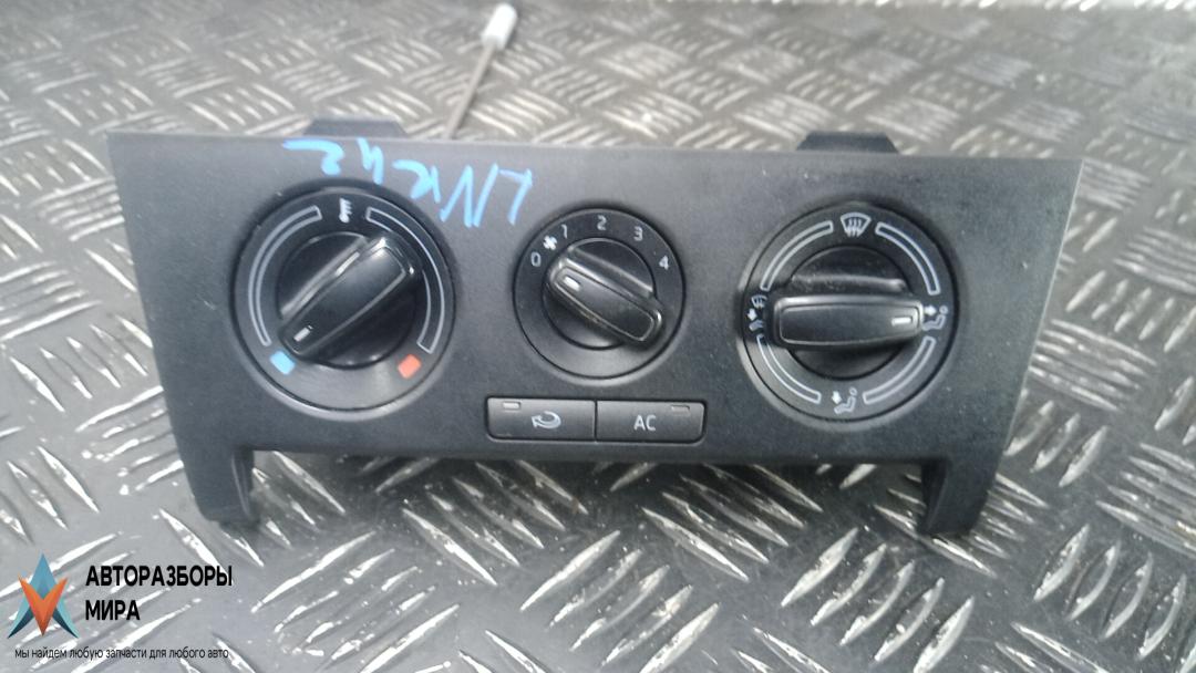 блок управления печки / климат-контроля Skoda Rapid 1 поколение 2013, 1.6 л., дизель, МКПП, хетчбэк 5 дв., 5JA820045 - фото №1