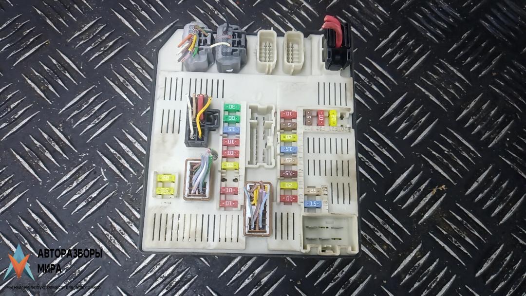 блок предохранителей Renault Megane 3 поколение 2010, 1.5 л., дизель, МКПП, хетчбэк 5 дв., 8229364690 - фото №1