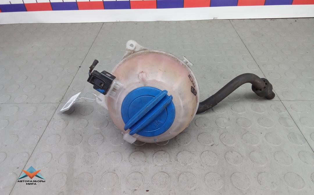 бачок расширительный Skoda Rapid 1 поколение 2013, 1.6 л., дизель, МКПП, хетчбэк 5 дв., 3B0121321, 6Q0121407B - фото №1