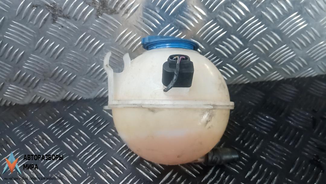 бачок расширительный Skoda Yeti 1 поколение 2012, 2.0 л., дизель, МКПП, хетчбэк 5 дв., 1K0121407A, 3B0121321 - фото №1