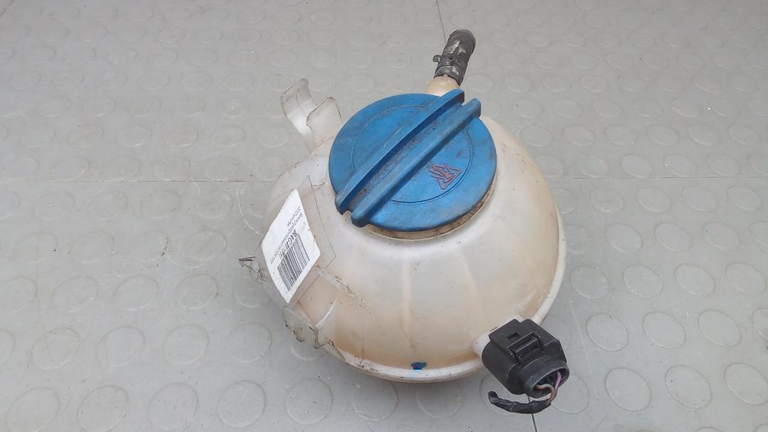 бачок расширительный Skoda Yeti 2009 2012, 2.0 л., МКПП, хетчбэк 5 дв., 1K0121407A, 3B0121321