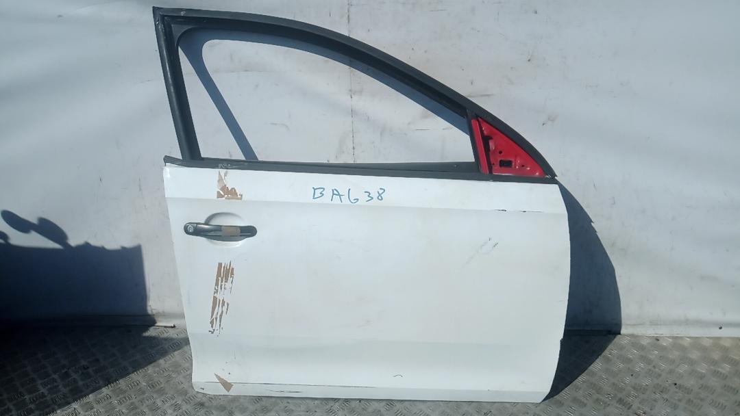 дверь передняя правая Skoda Rapid 1 поколение 2013, 1.6 л., дизель, МКПП, хетчбэк 5 дв., 5JA831052C - фото №1