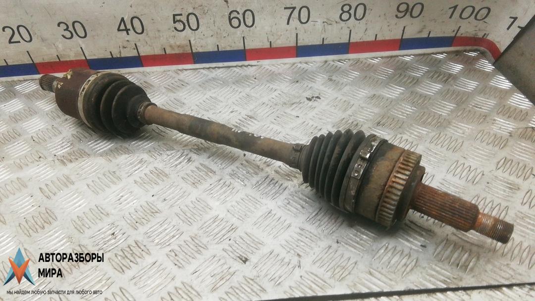 полуось передняя левая (приводной вал, ШРУС) Kia Sportage 3 поколение 2011, 1.7 л., дизель, МКПП, внедорожник 5 дв., 495002Y900 - фото №1