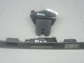 подсветка номера Audi Q7 4L 2007, 3.0 л., D TDI, дизель, АКПП, внедорожник 5 дв., 8P4827505C