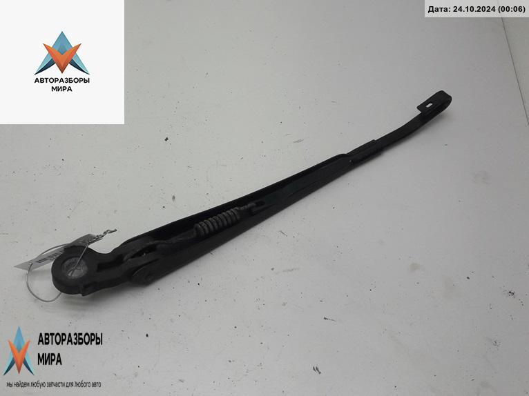 Щеткодержатель (поводок стеклоочистителя) задний Volkswagen Passat B5 1999, 1.8 л., бензин, МКПП, зелёный, универсал - фото №1