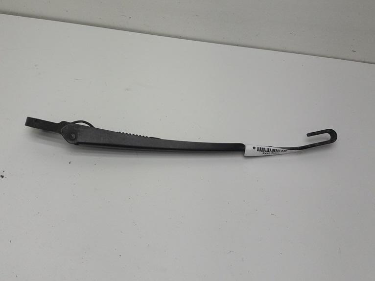 Щеткодержатель (поводок стеклоочистителя) задний Volkswagen Passat B5+ (GP) 2001, 1.9 л., дизель, МКПП, серый, универсал