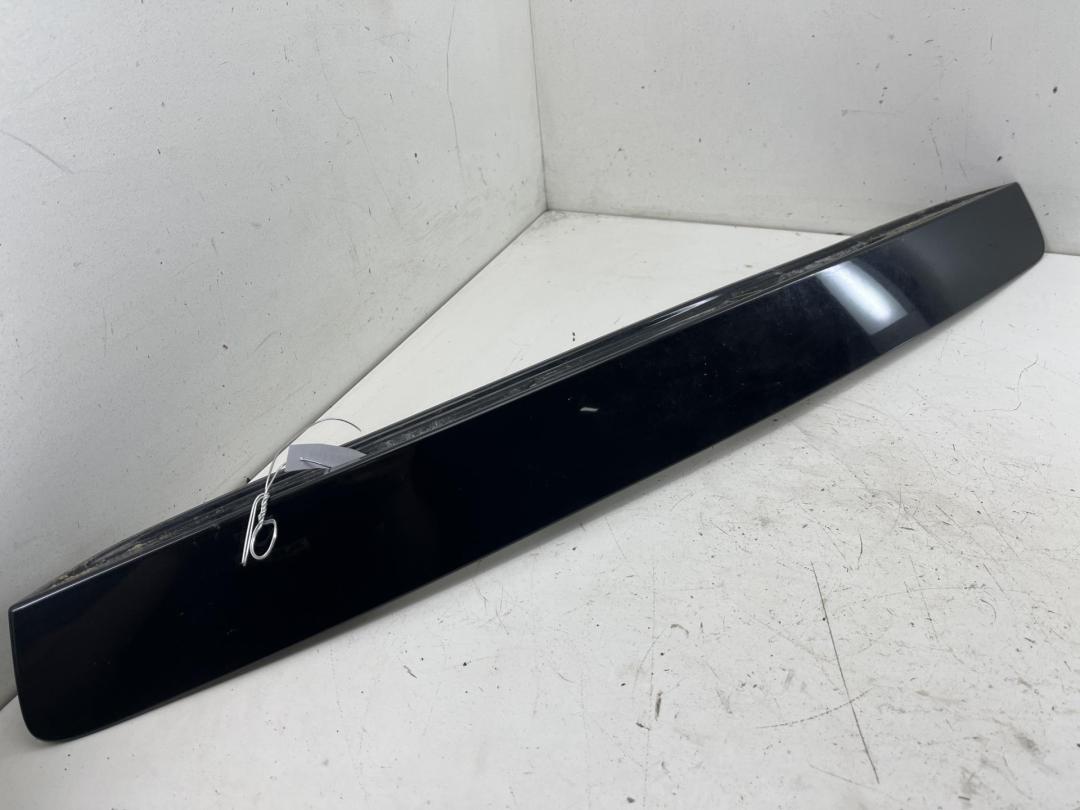 накладка подсветки номера Mazda 6 GG/GY 2004, 2.0 л., бензин, МКПП, чёрный, универсал, G21C50811