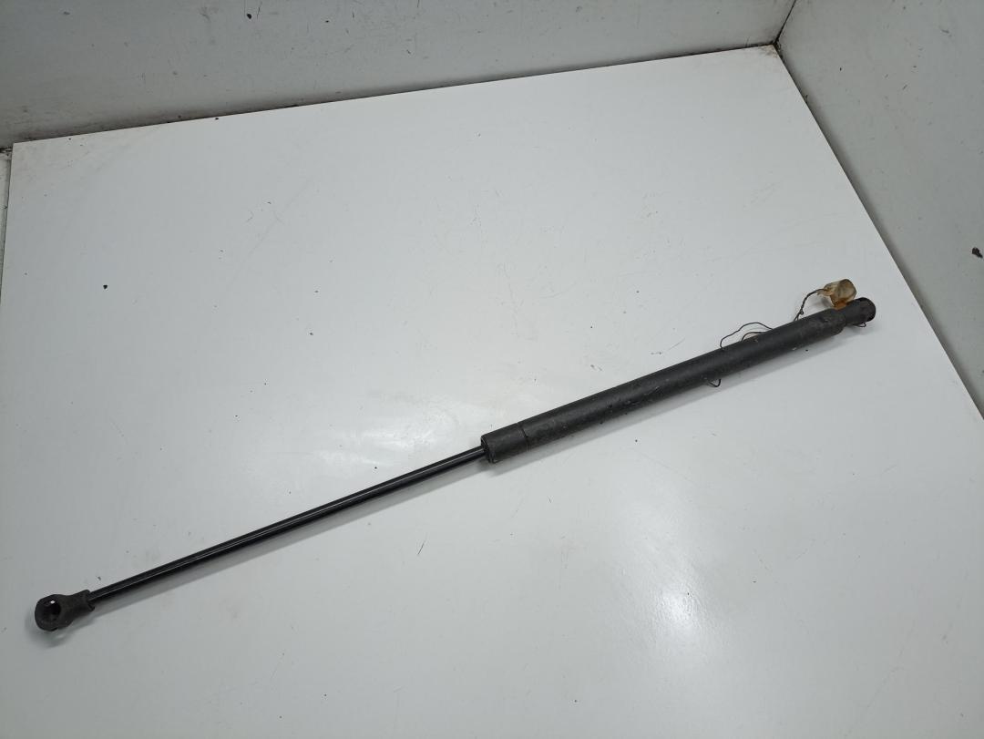 амортизатор крышки багажника (3-5 двери) Opel Vectra B 2001, 2.0 л., дизель, МКПП, красный, хетчбэк 5 дв.