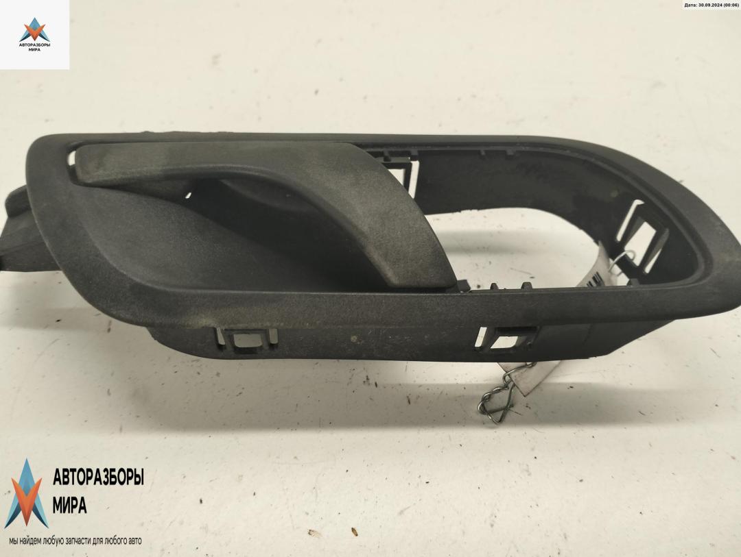 ручка внутренняя передняя правая Skoda Fabia 1 поколение (6Y) 2001, 1.4 л., бензин, МКПП, серый, хетчбэк 5 дв. - фото №1