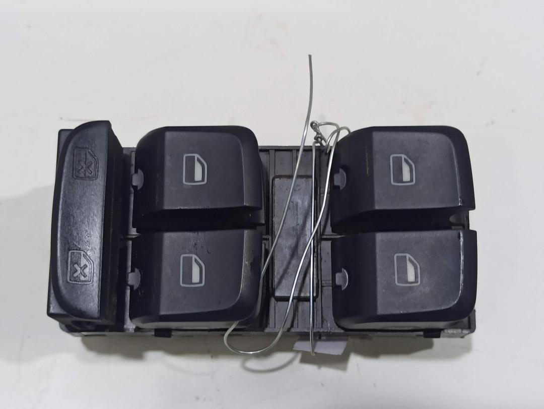 кнопка стеклоподъемника переднего правого Audi A4 B8 2008, 1.8 л., бензин, МКПП, чёрный, седан, 8K0959751D