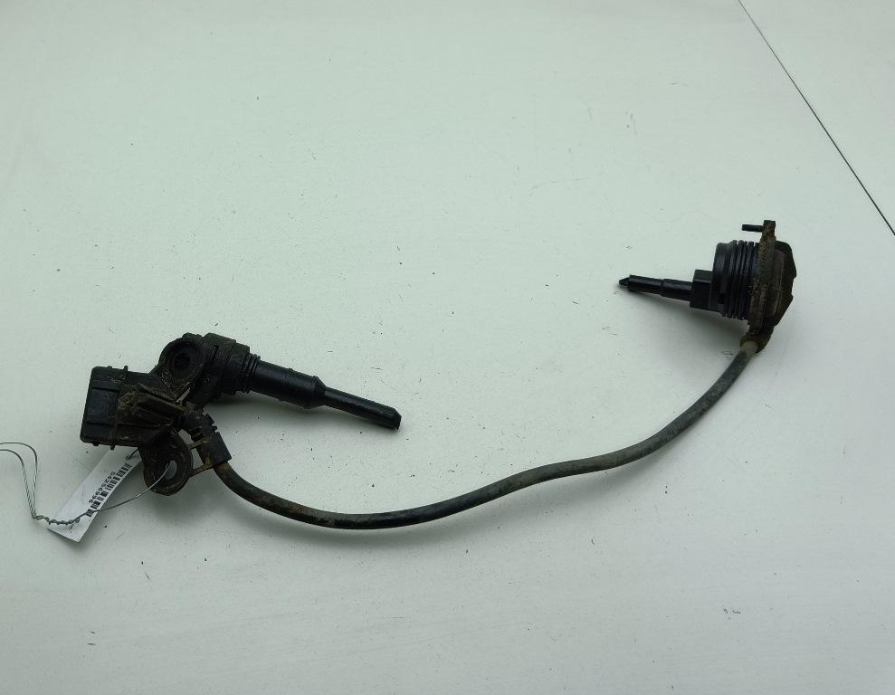 Датчик включения заднего хода (лягушка) Volkswagen Passat B5 1999, 1.8 л., бензин, МКПП, красный, универсал, 012919823F