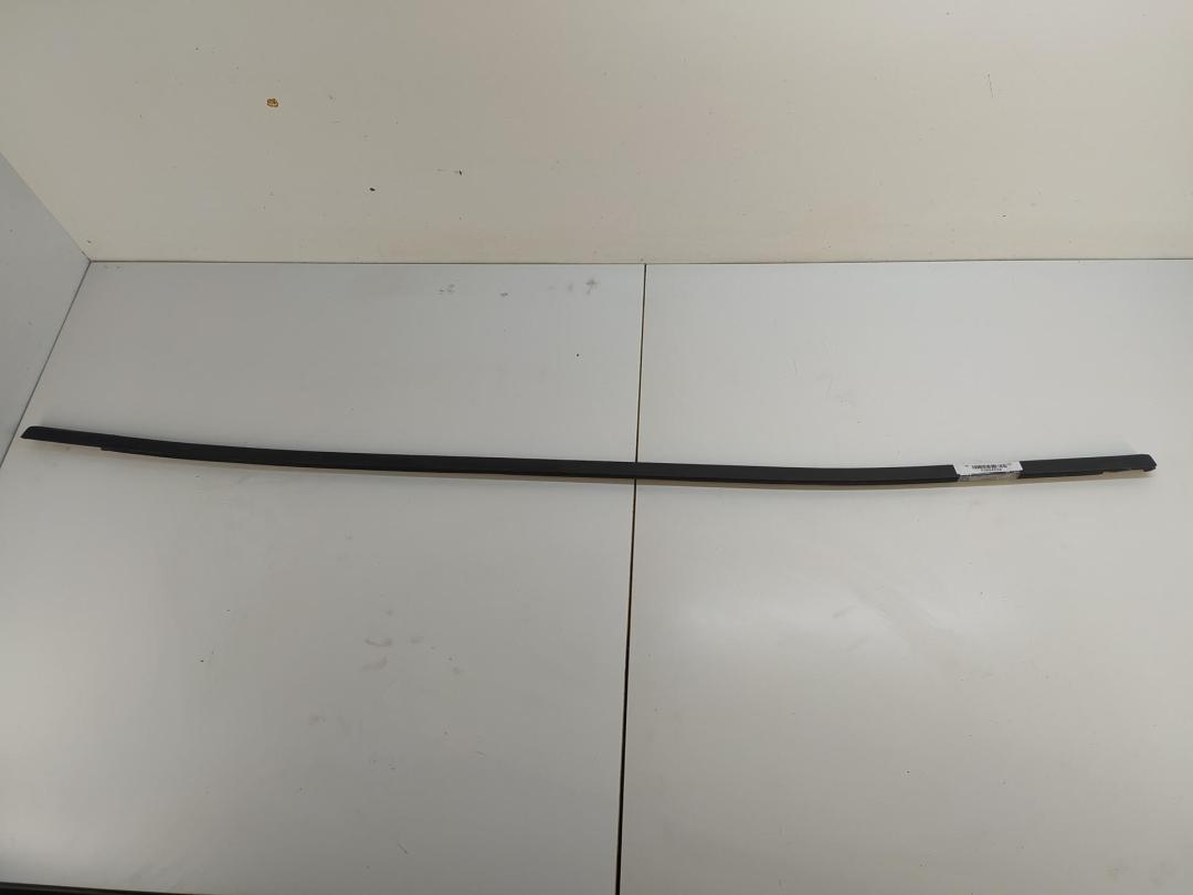Молдинг стекла двери задней левой наружный Volkswagen Touran 2004, 1.9 л., дизель, МКПП, красный, универсал