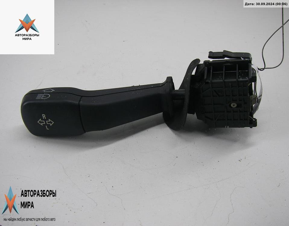 переключатель поворотов BMW 5 серия E39 1996, 2.5 л., бензин, МКПП, зелёный, седан, 8352014 - фото №1