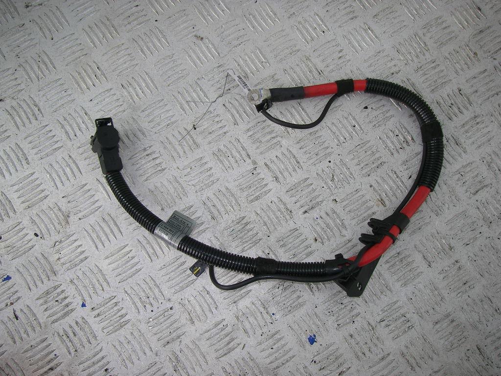 плюсовой провод аккумулятора BMW 7 серия E65/E66/E67 2002, 4.4 л., бензин, АКПП, чёрный, седан, 6904905 - фото №1