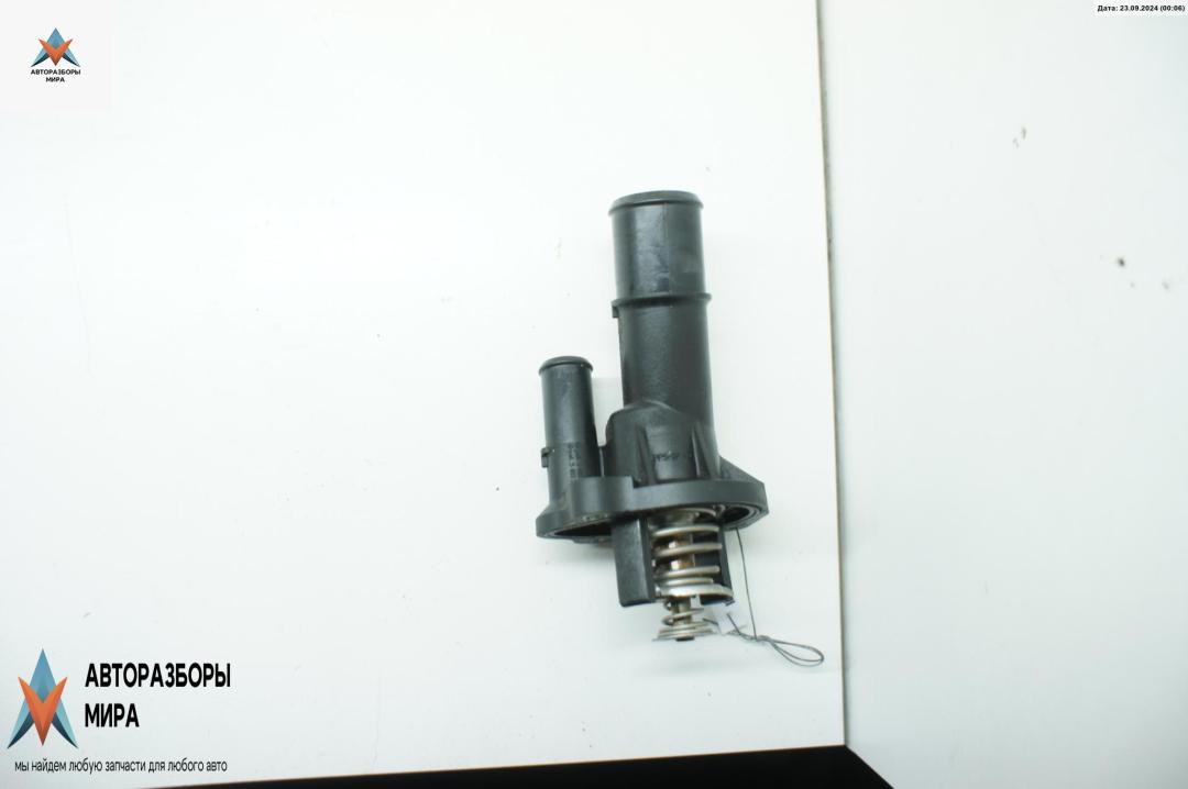 корпус термостата Ford Focus 2 поколение 2006, 1.8 л., бензин, МКПП, серый, хетчбэк 5 дв., 4M5GEF - фото №1