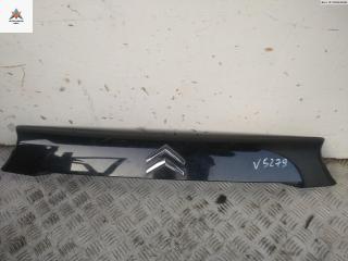 накладка подсветки номера Citroen C-Crosser 1 поколение 2007, 2.2 л., дизель, МКПП, чёрный, внедорожник 5 дв., 00008742R7