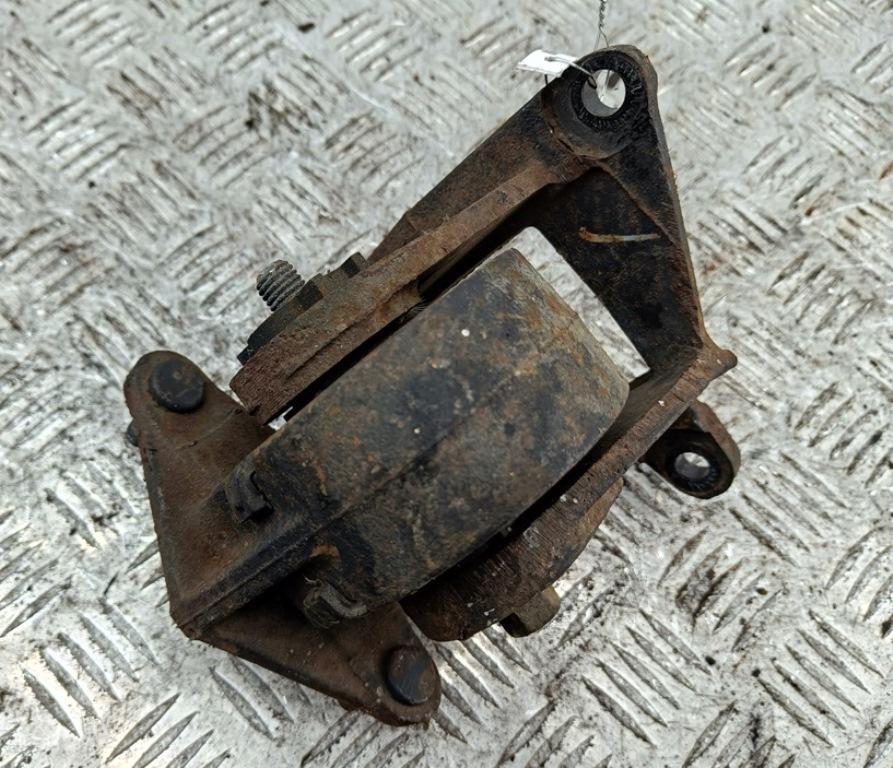 подушка крепления КПП Ford Mondeo 2 поколение 1997, 1.8 л., бензин, МКПП, зелёный, универсал, 97BB6P081EA - фото №1