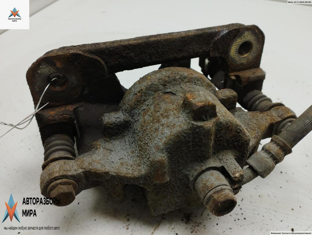 суппорт передний правый Honda Civic 8 поколение 2005, 1.6 л., бензин, МКПП, серый, хетчбэк 5 дв. - фото №1