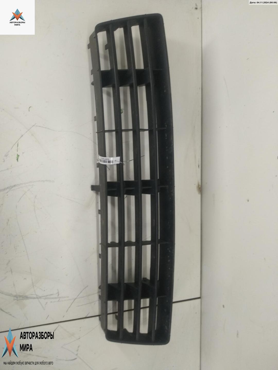 заглушка (решетка) в бампер Audi A6 4B/C5 1998, 2.5 л., дизель, МКПП, синий, универсал - фото №1