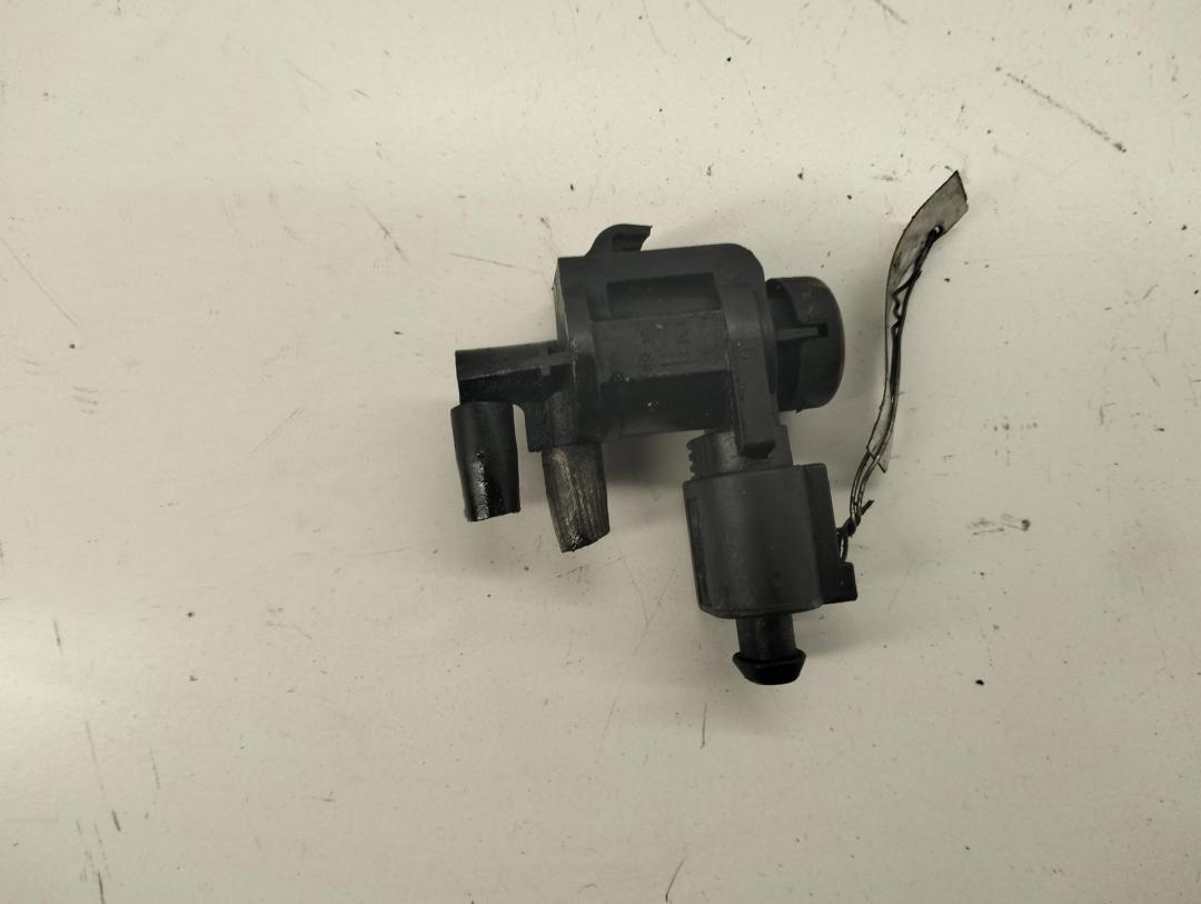 клапан вакуумного управления Volkswagen Touareg 1 поколение 2006, 3.0 л., дизель, АКПП, чёрный, внедорожник 5 дв., 1J0906283C - фото №1