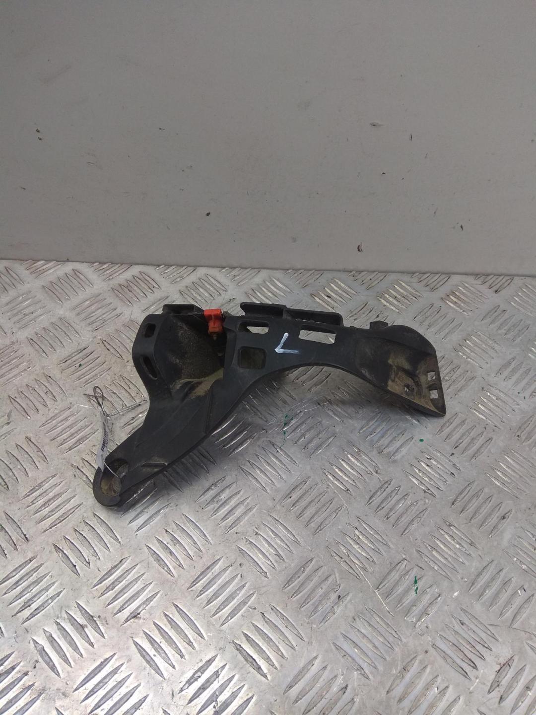 кронштейн заднего бампера Opel Astra H 2005, 1.9 л., дизель, МКПП, синий, универсал, 13143106