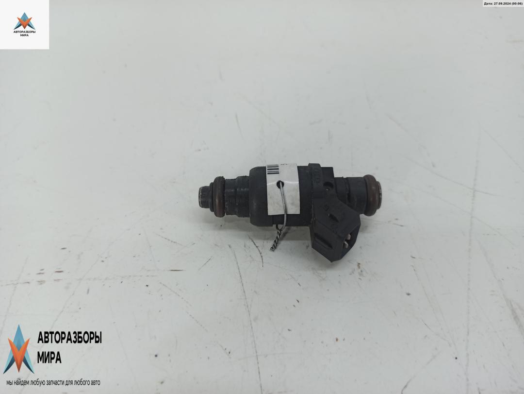 форсунка Audi A4 B5 1997, 2.4 л., бензин, МКПП, синий, универсал, 078133551AC - фото №1