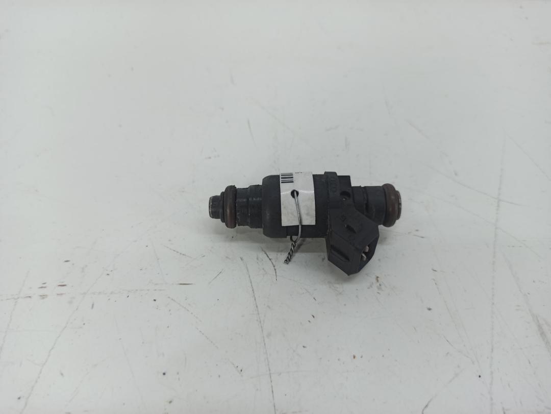 форсунка Audi A4 B5 1997, 2.4 л., бензин, МКПП, синий, универсал, 078133551AC