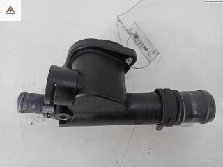 фланец (тройник) системы охлаждения Audi A4 B7 2005, 2.0 л., дизель, МКПП, серый, универсал, 038121132D